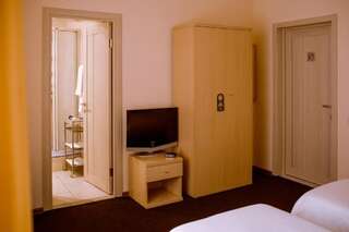 Мини-отель Вилла Бавария Сочи Стандартный двухместный номер с 2 отдельными кроватями-4